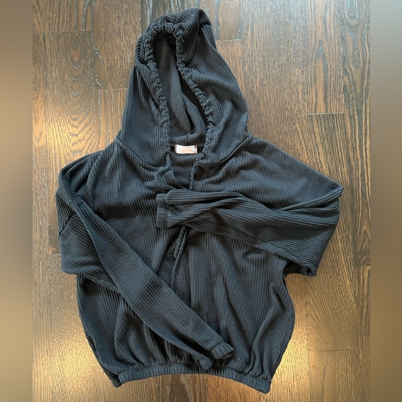 Altar’d State black ribbed sweatshirt - Picture 1 of 2